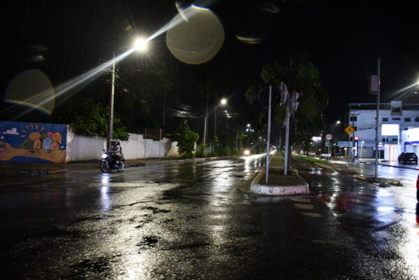 Chuva Retorna a Vitória da Conquista e Alerta para Riscos de Alagamentos