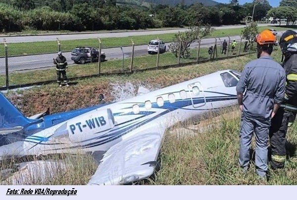 Avião pequeno colide em barranco durante pouso em Jundiaí; ninguém se feriu