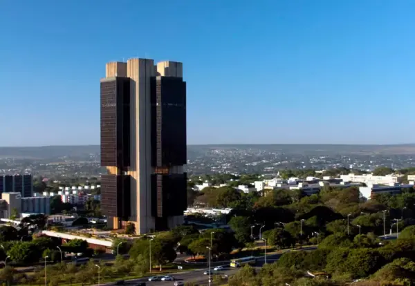 Banco Central reduz taxa de juros e busca estimular a economia