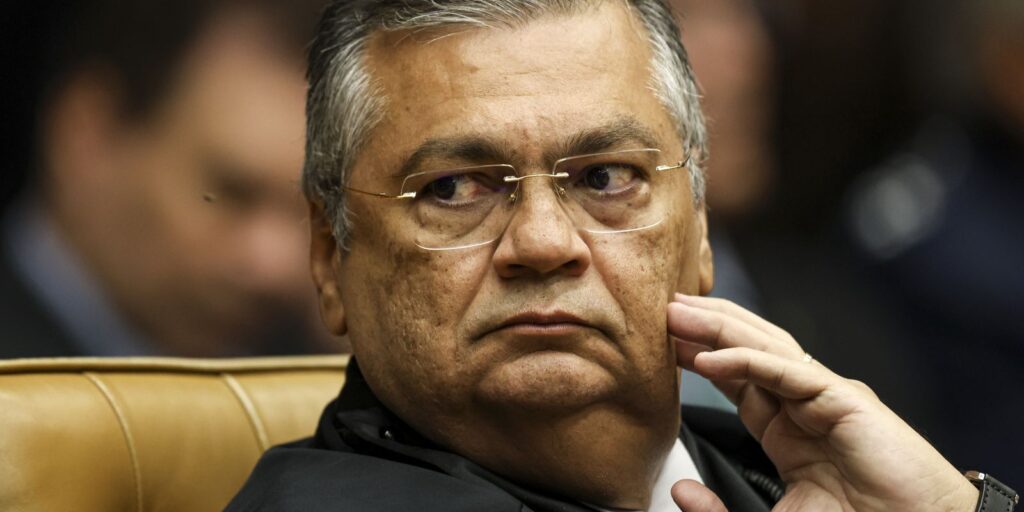 Flávio Dino revoga aposentadoria compulsória para juízes em decisão polêmica