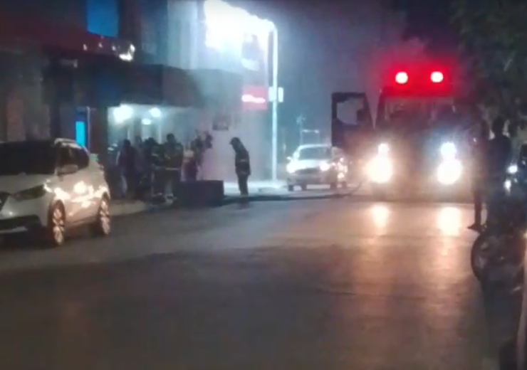 Incêndio atinge comércio no centro de Barreiras e mobiliza bombeiros