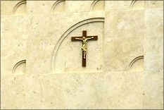 Padre se manifesta contra símbolos religiosos em repartições públicas