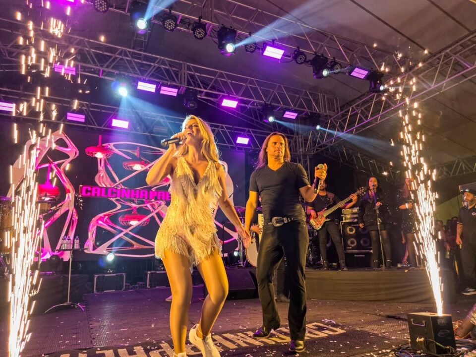 Calcinha Preta encanta público na abertura da Festa da Bandeira em Barra do Choça