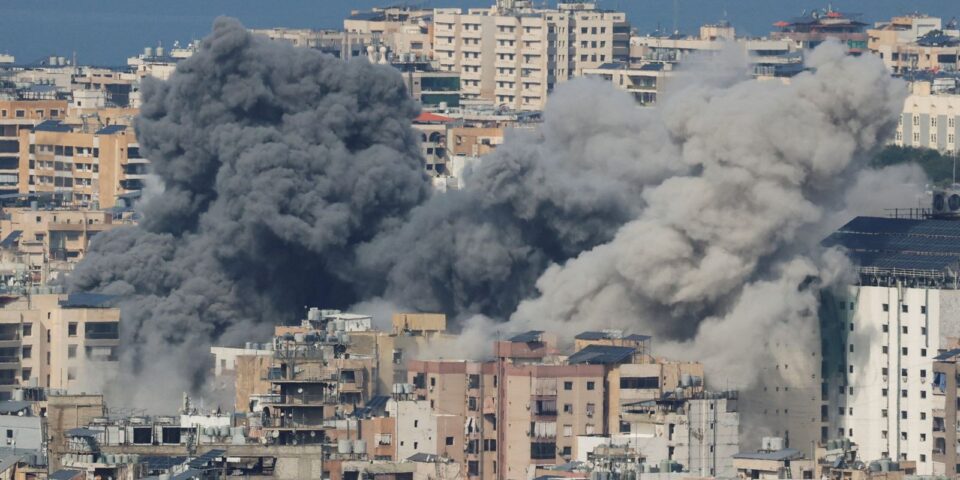 Ataques aéreos israelenses devastam Beirute e intensificam conflito no Oriente Médio