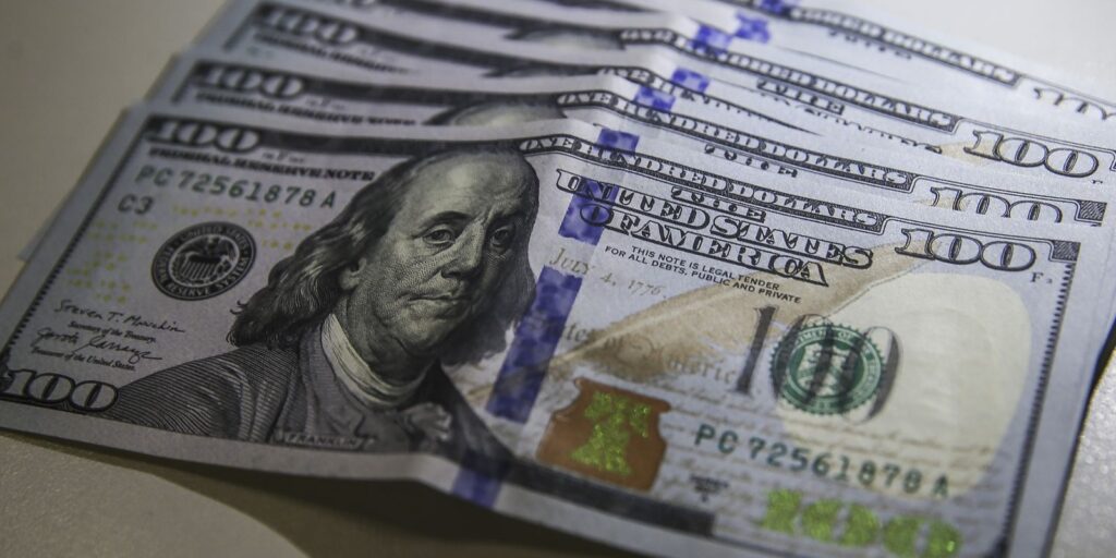 Dólar recua para R$ 5,20 com otimismo no mercado internacional