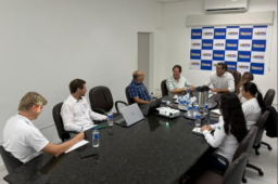 Prefeito Otoniel Teixeira se reúne com Acrioeste para discutir Fórum de Pecuária 2026