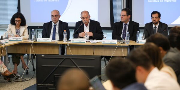 BNDES apresenta plano para apoiar exportadores diante de tarifas dos EUA