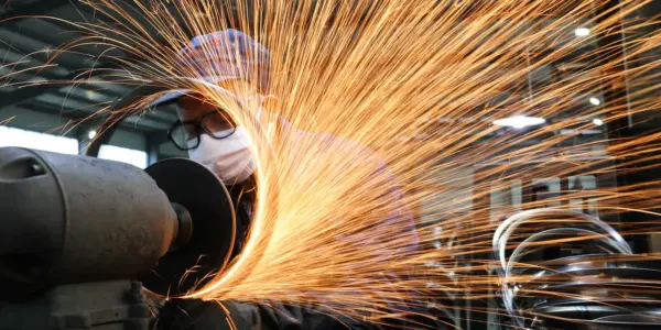 Indústrias brasileiras demonstram cautela e planejam menos investimentos para 2026