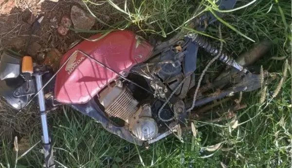 Moto roubada é encontrada em matagal durante operação da PM em Brumado