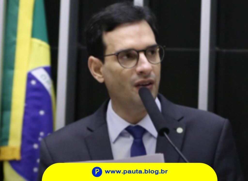Léo Prates deixa o PDT e critica aliança com o PT na Bahia