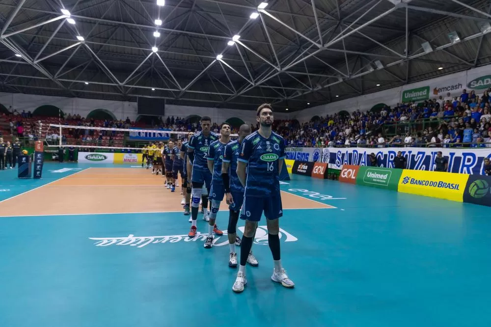 Praia Clube e Cruzeiro se enfrentam em clássico emocionante na Superliga Masculina