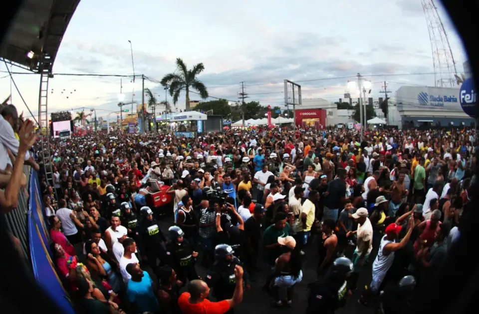 Micareta de Feira 2026: Pedro Sampaio e Léo Santana são os primeiros confirmados