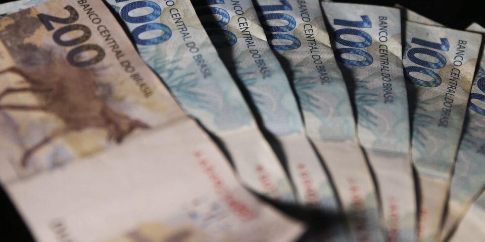 Tesouro Nacional realiza a maior recompra de títulos em 10 anos para conter juros