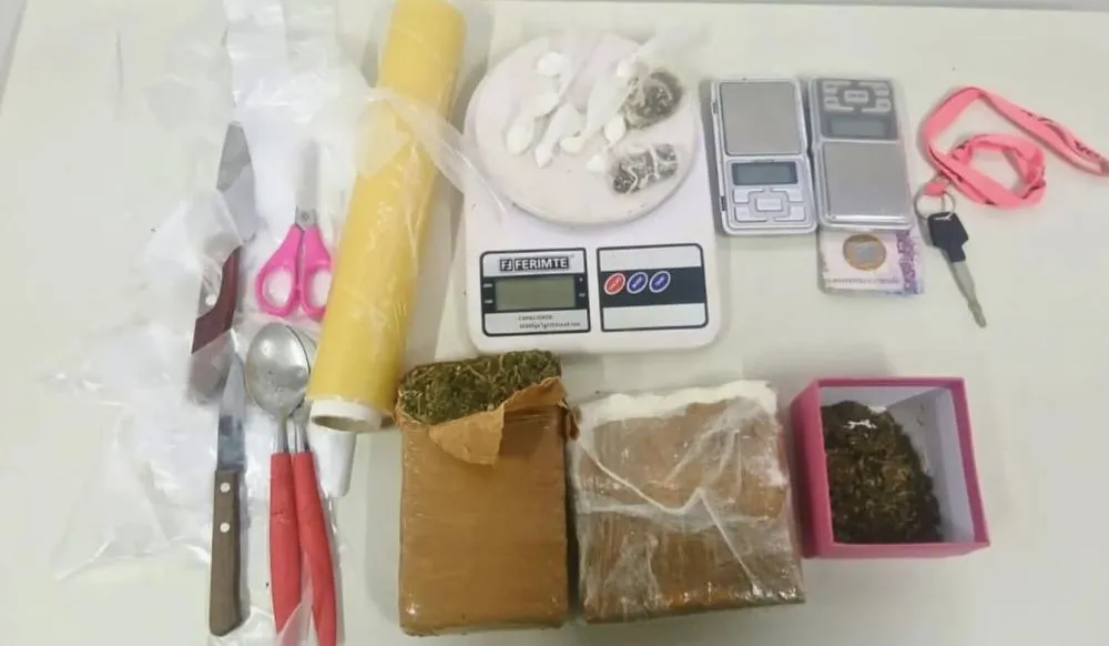 Ação da PM em Caculé resulta na apreensão de drogas e prisão de suspeito