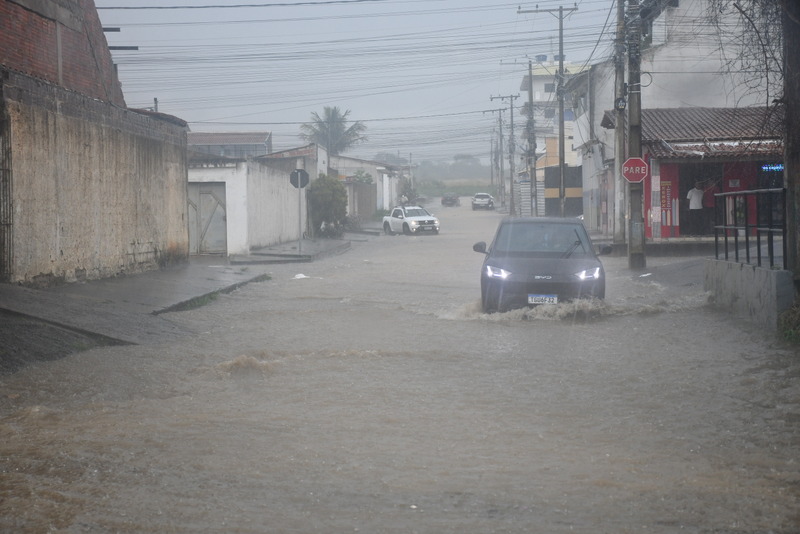 Alerta Laranja para Vitória da Conquista: Chuvas Intensificadas Neste Domingo