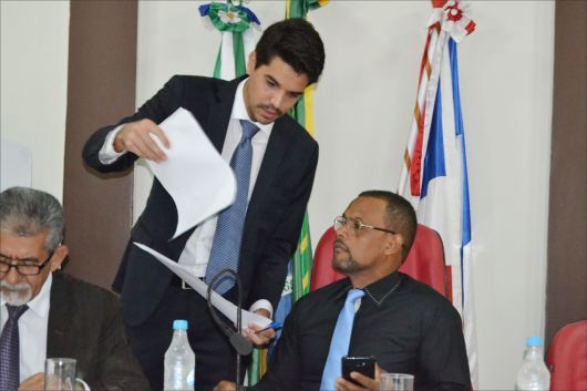 Câmara de Eunápolis rejeita pedido de cassação de Artur Dapé