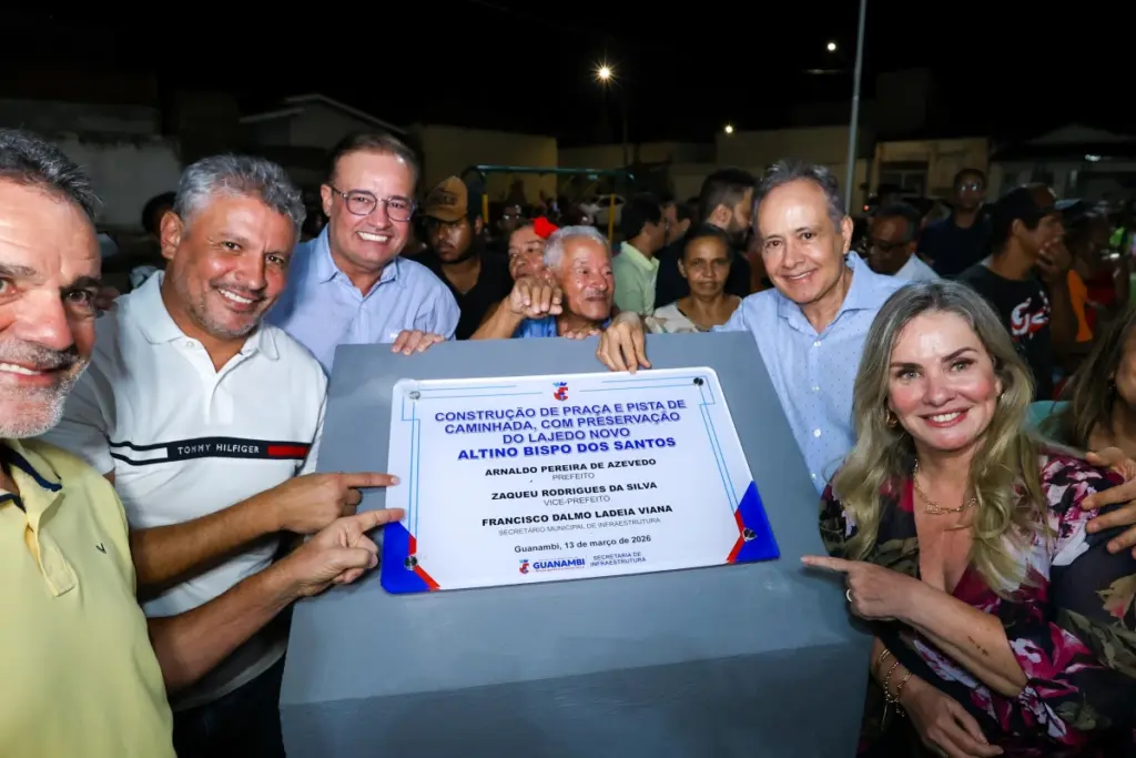 Ivana Bastos destina R$ 14 milhões para reformar colégio e inaugura praça em Guanambi