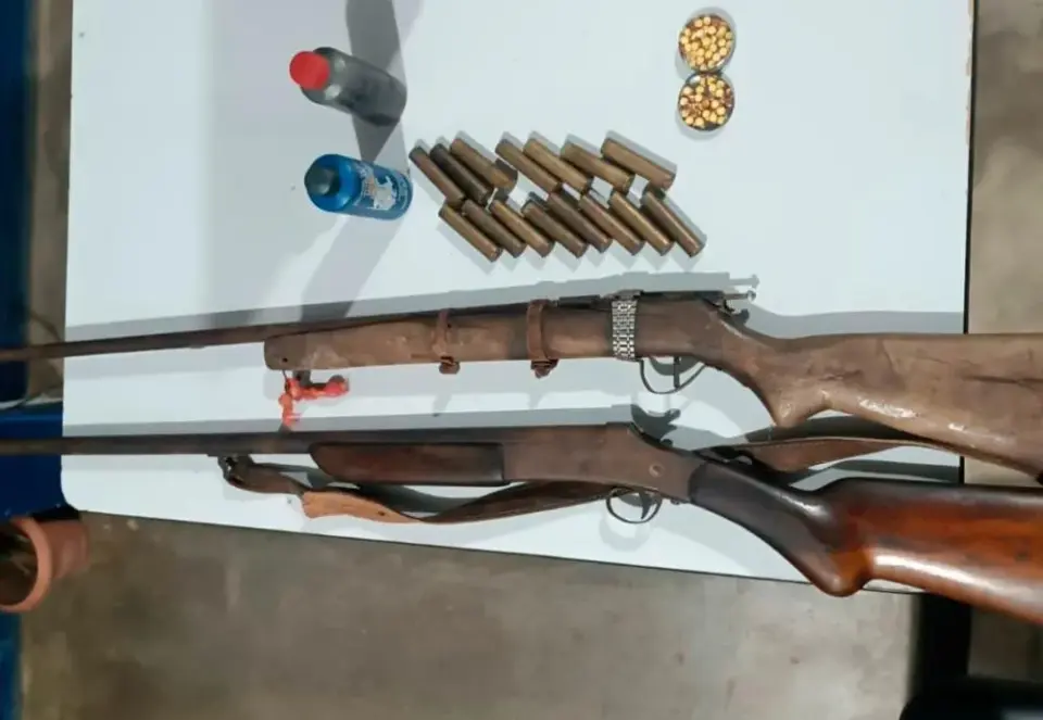 Polícia Militar Intervém em Caso de Violência Doméstica e Apreende Armas em Livramento
