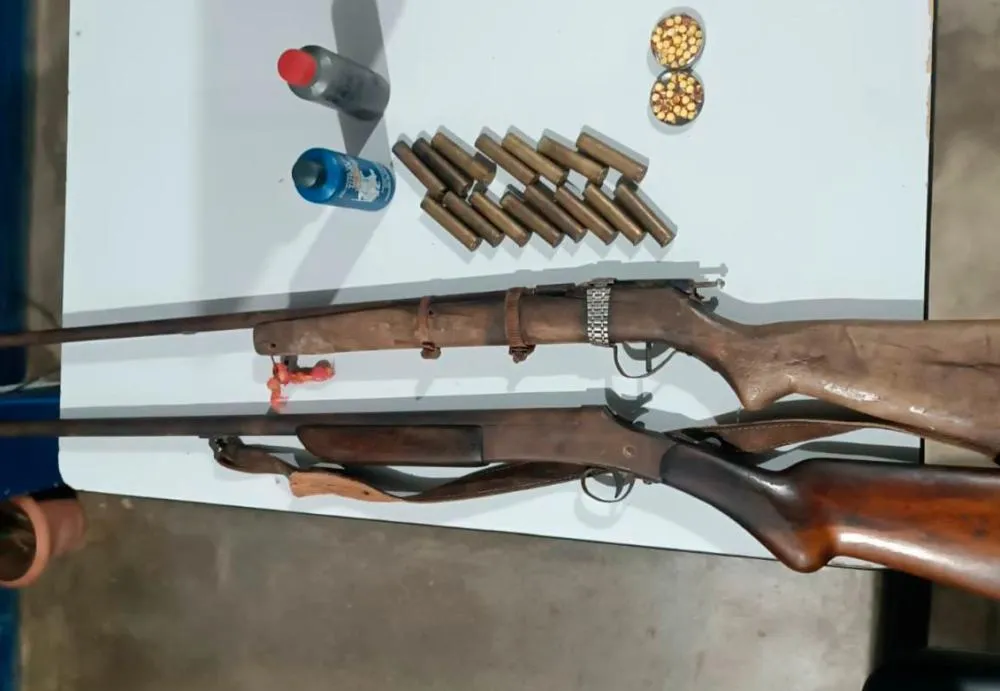 Polícia Militar Intervém em Caso de Violência Doméstica e Apreende Armas em Livramento