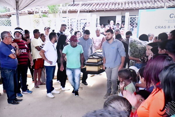 Últimas homenagens a Rosânia em Vitória da Conquista emocionam a todos Últimas homenagens a Rosânia em Vitória da Conquista emocionam a todos