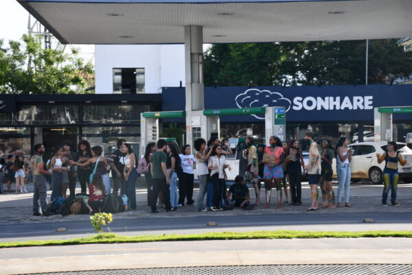 Estudantes de Vitória da Conquista arrecadam fundos para festas de recepção