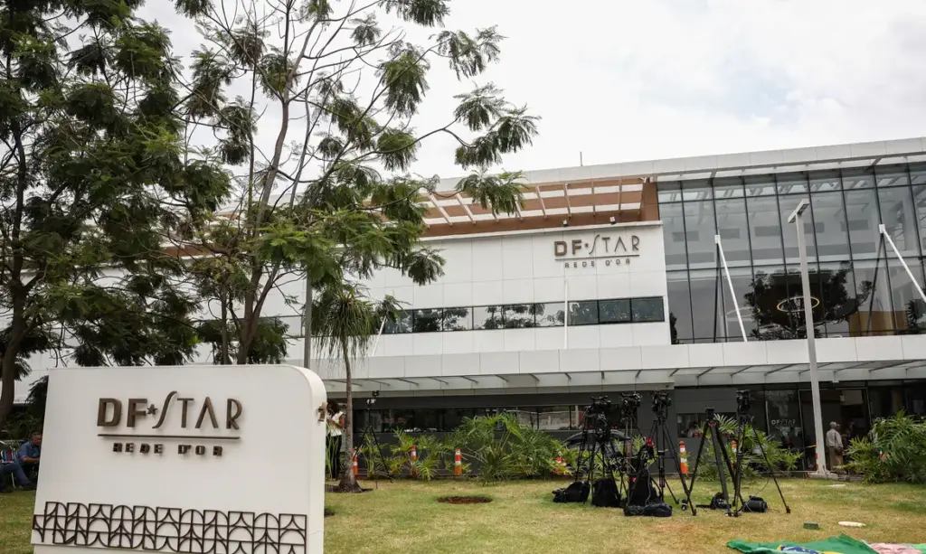 Ex-presidente Bolsonaro apresenta evolução clínica, mas continua na UTI