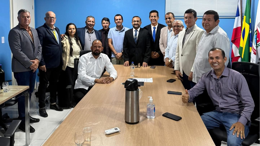 Prefeito Tony Linhares destaca importância do diálogo com vereadores em São Desidério