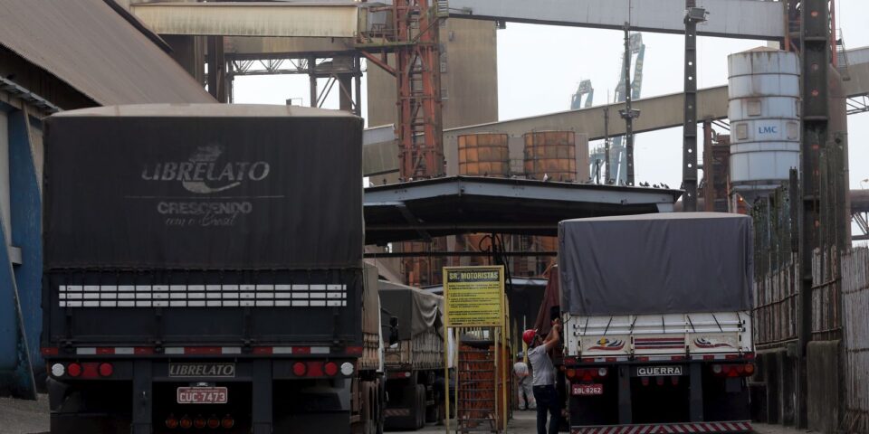 União sugere isenção de ICMS sobre diesel importado para conter aumento de preços União sugere isenção de ICMS sobre diesel importado para conter aumento de preços