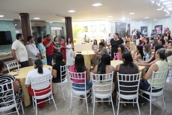 Câmara de Barreiras Comemora Dia da Mulher com Café da Manhã e Reajuste Salarial