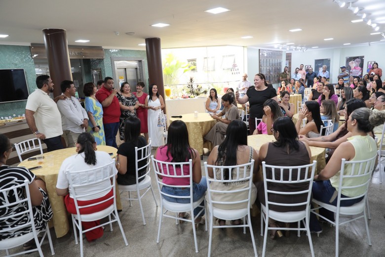 Câmara de Barreiras Comemora Dia da Mulher com Café da Manhã e Reajuste Salarial