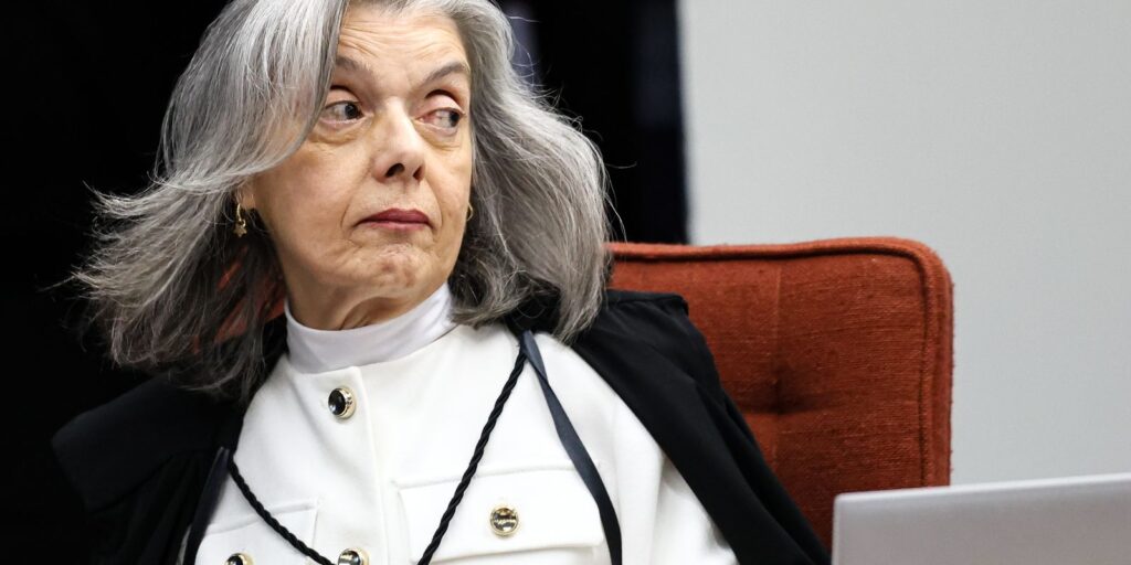 Ministra Cármen Lúcia revela ameaça de bomba durante palestra em Brasília