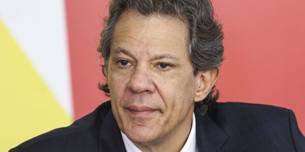 Haddad propõe mudanças no ICMS para controlar preços dos combustíveis Haddad propõe mudanças no ICMS para controlar preços dos combustíveis