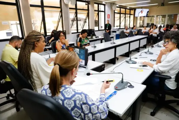 Câmara Municipal discute mudanças no transporte escolar e seus efeitos na educação