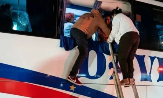 Colisão entre ônibus e caminhão deixa um morto e três feridos na BR-030 próximo a Brumado