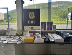 PRF apreende carga irregular com eletrônicos e medicamentos em Jequié