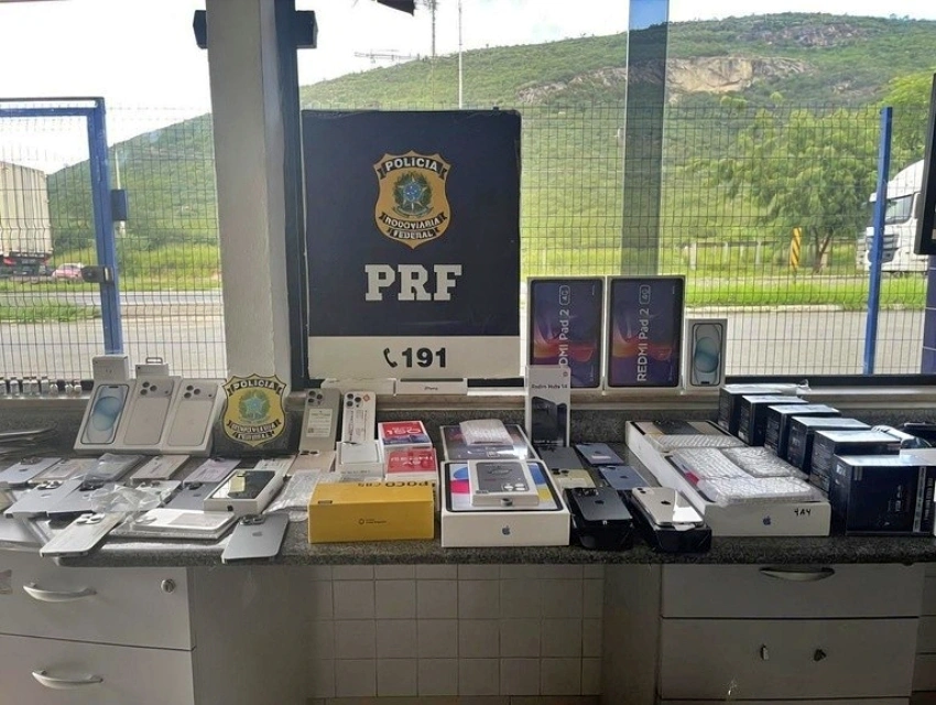PRF apreende carga irregular com eletrônicos e medicamentos em Jequié