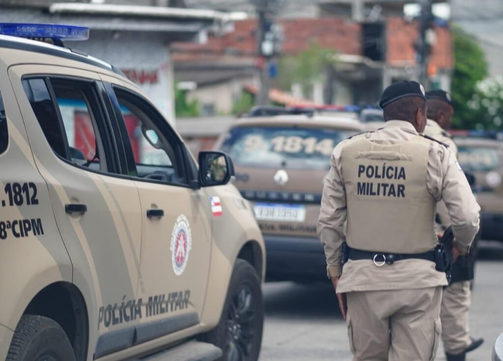 Homem é preso em flagrante por rondar ex-companheira armado com facão e espingarda artesanal em Cordeiros Homem é preso em flagrante por rondar ex-companheira armado com facão e espingarda artesanal em Cordeiros