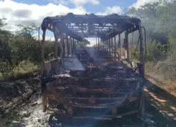 Estudantes escapam de incêndio em ônibus na zona rural de Rio do Antônio
