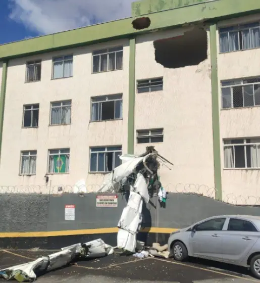 Avião de pequeno porte colide com prédio em Belo Horizonte e deixa vítimas