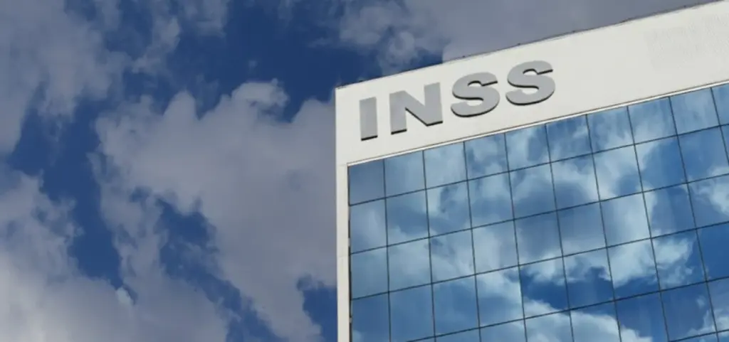 INSS promete ressarcimento a aposentados até 20 de junho após descontos indevidos