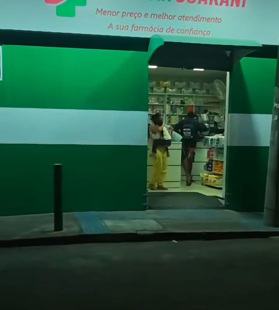 Criminosos armados invadem farmácia e espalham terror no Bairro Guarani em Vitória da Conquista Criminosos armados invadem farmácia e espalham terror no Bairro Guarani em Vitória da Conquista