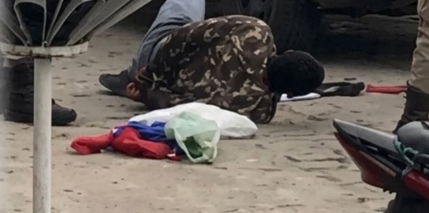 Homem é baleado após atacar policiais em Poções Homem é baleado após atacar policiais em Poções