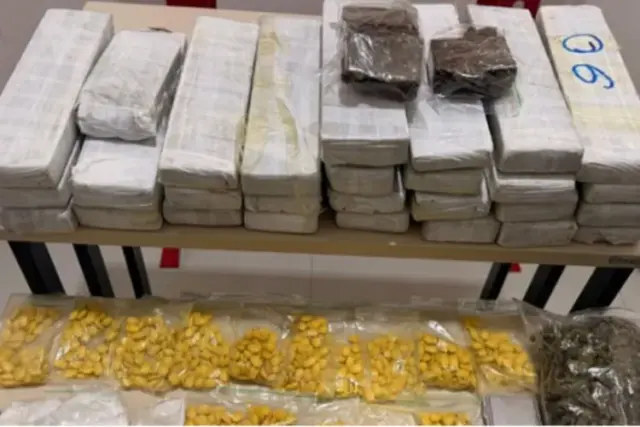 Mulher é flagrada com grande quantidade de drogas em Vitória da Conquista