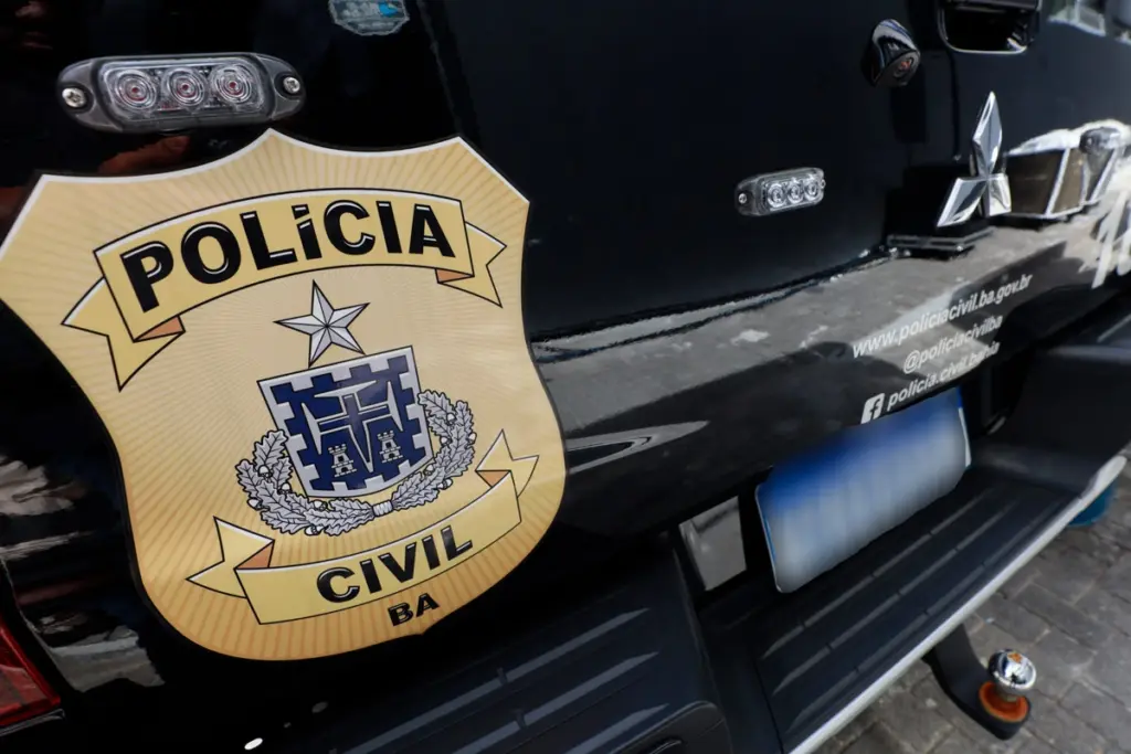 Homem é preso suspeito de matar colega de residência em Paramirim; vítima foi encontrada com marcas de facadas