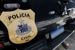 Homem é preso suspeito de matar colega de residência em Paramirim; vítima foi encontrada com marcas de facadas