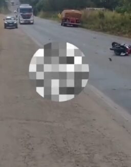 Motociclista perde o controle da direção e morre após colisidir com caminhão em Itabuna