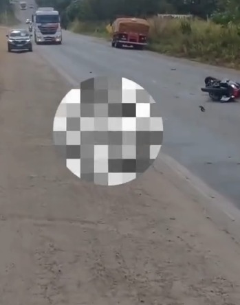 Motociclista perde o controle da direção e morre após colisidir com caminhão em Itabuna