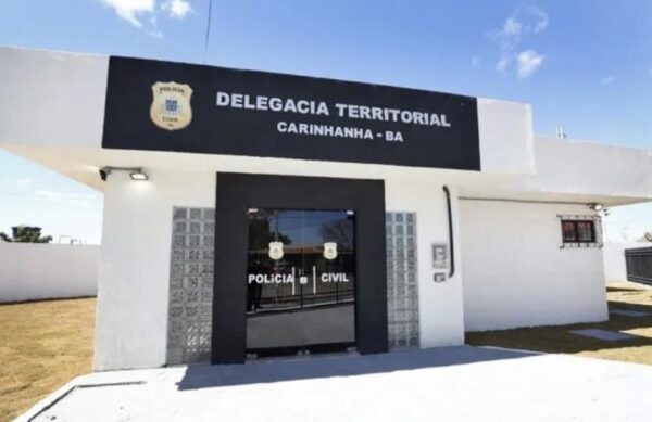 Mulher é agredida e obrigada a rezar de joelhos dentro de igreja em Carinhanha; suspeito é preso