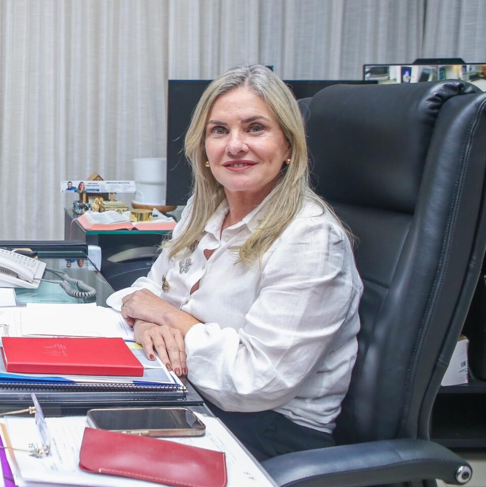 Deputada Ivana Bastos celebra aprovação de Camila Vasquez para o TCM-BA e defende maior participação feminina na política Deputada Ivana Bastos celebra aprovação de Camila Vasquez para o TCM-BA e defende maior participação feminina na política