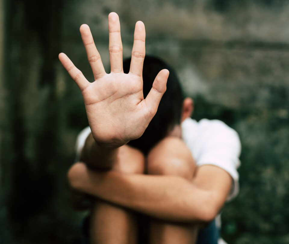 Condenada a 30 anos: mulher abusou da própria filha “bebê” e de adolescente na Chapada Diamantina